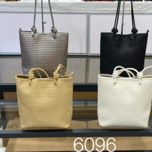 Tom & Eva Handbags
